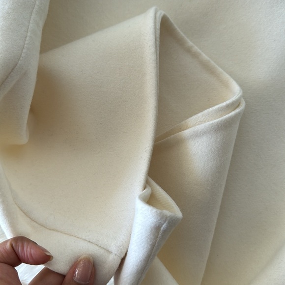 VALENTINO *NEW* Virgin Wool Mini Skirt in Excellent Condition - Picture 5 of 14